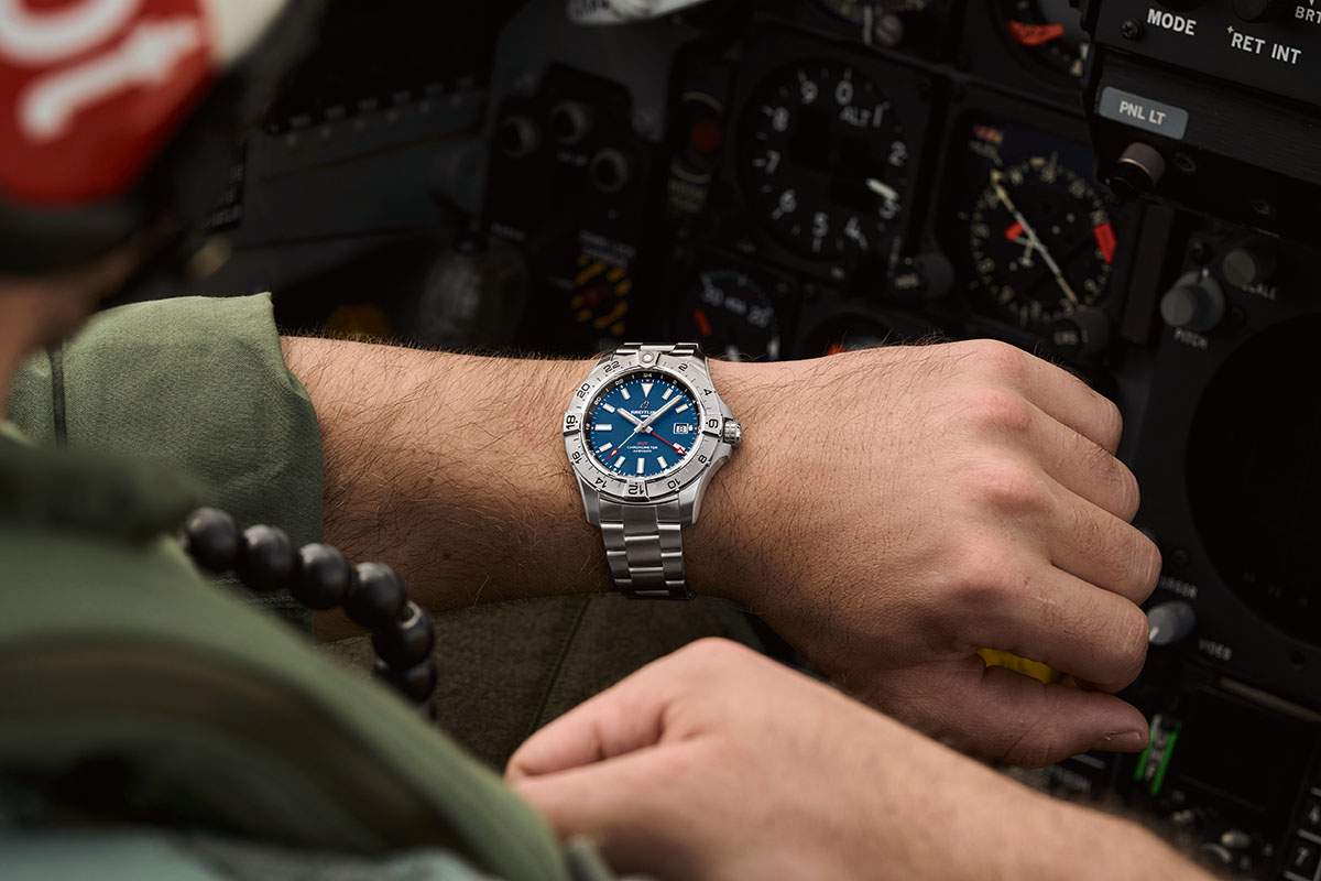 BREITLING'S AVENGER COLLECTION TAKES FLIGHT
